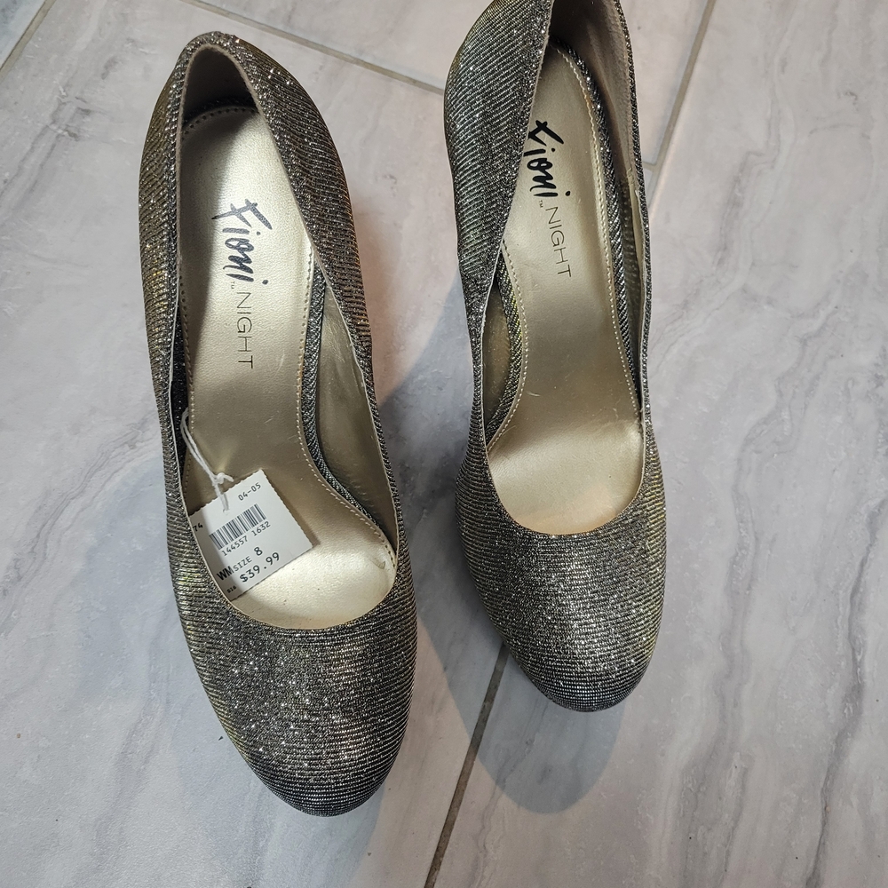 Fioni Night Women’s Silver/Gold Platform Stileto Closed Toe  High Heel SZ 8